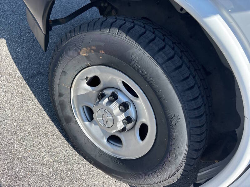 2020 Chevrolet Express thumbnail 14