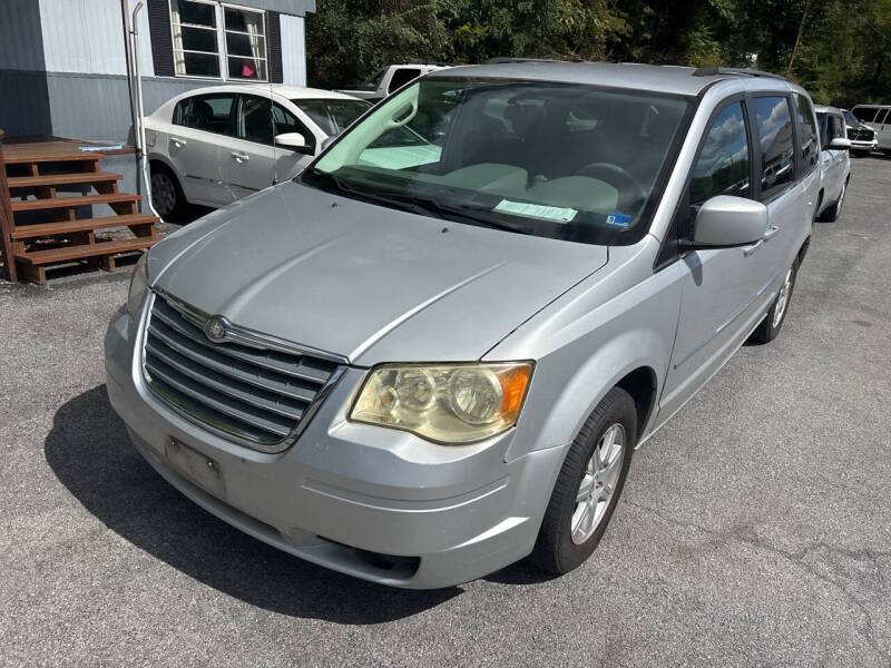2010 Chrysler Town and Country thumbnail 2