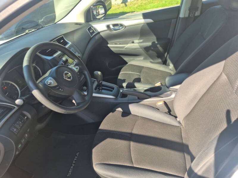 2018 Nissan Sentra thumbnail 5