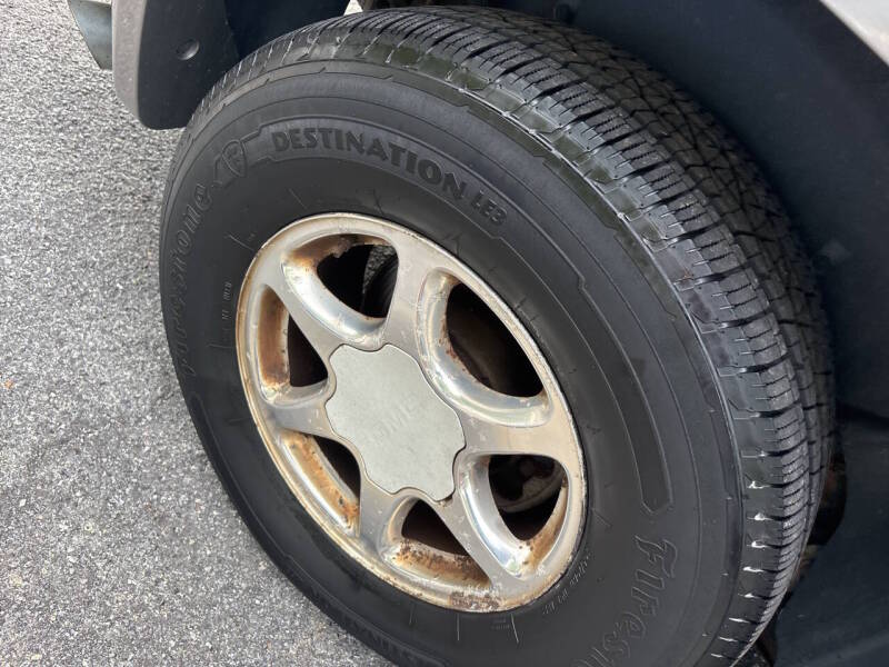 2006 GMC Yukon XL thumbnail 5