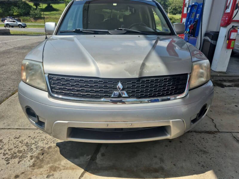 2010 Mitsubishi Endeavor thumbnail 2