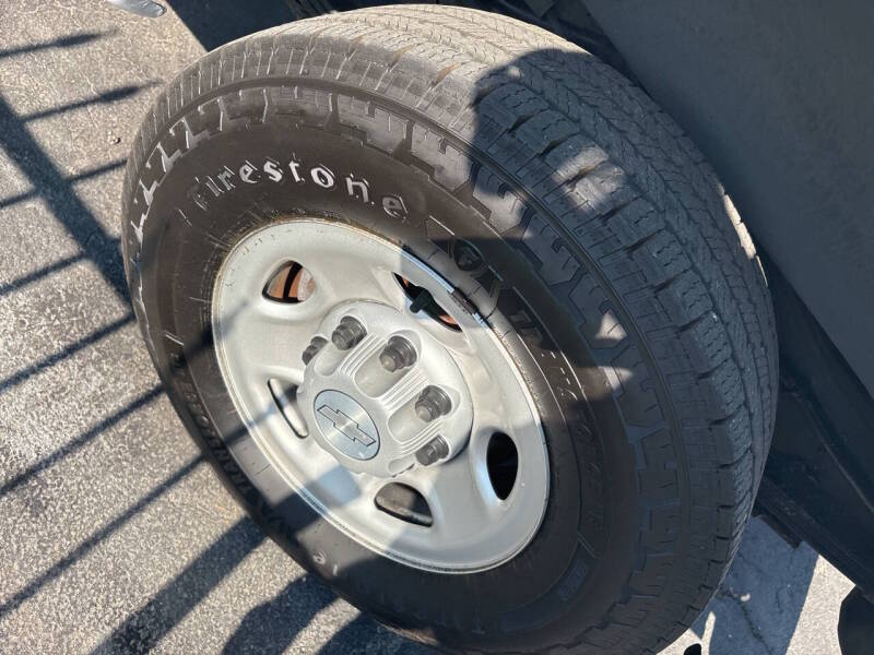 2018 Chevrolet Express thumbnail 19