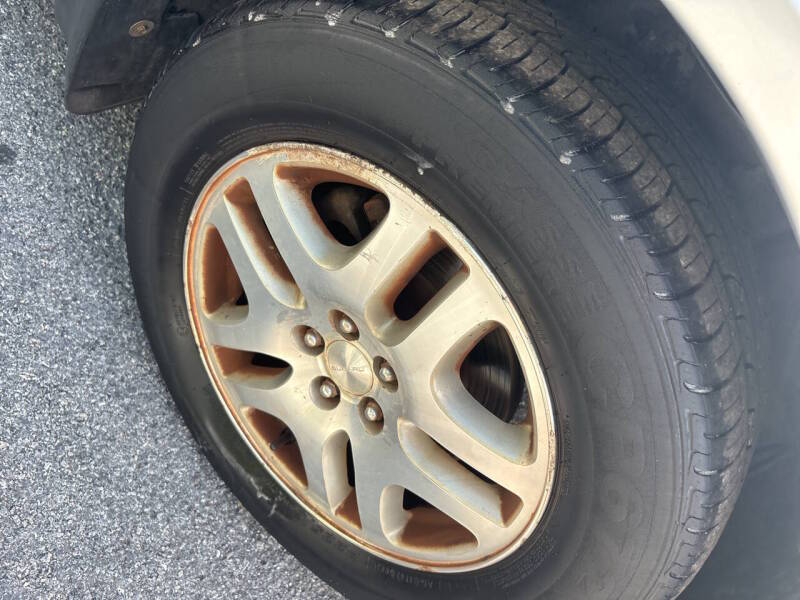 2004 Subaru Outback thumbnail 5