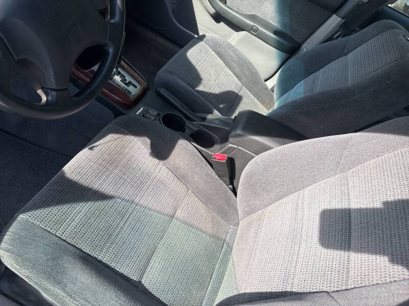 2004 Subaru Outback thumbnail 16