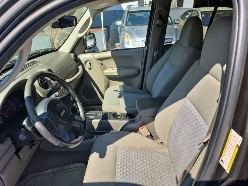 2005 Jeep Liberty thumbnail 3