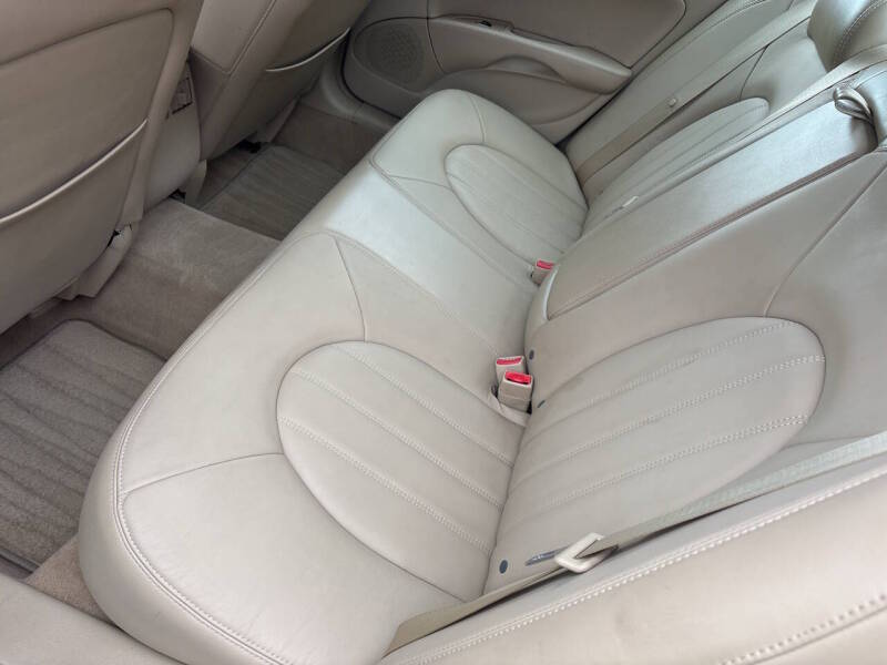 2011 Buick Lucerne thumbnail 15