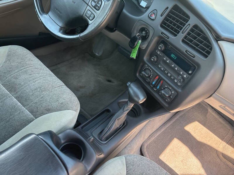 2004 Chevrolet Monte Carlo thumbnail 12