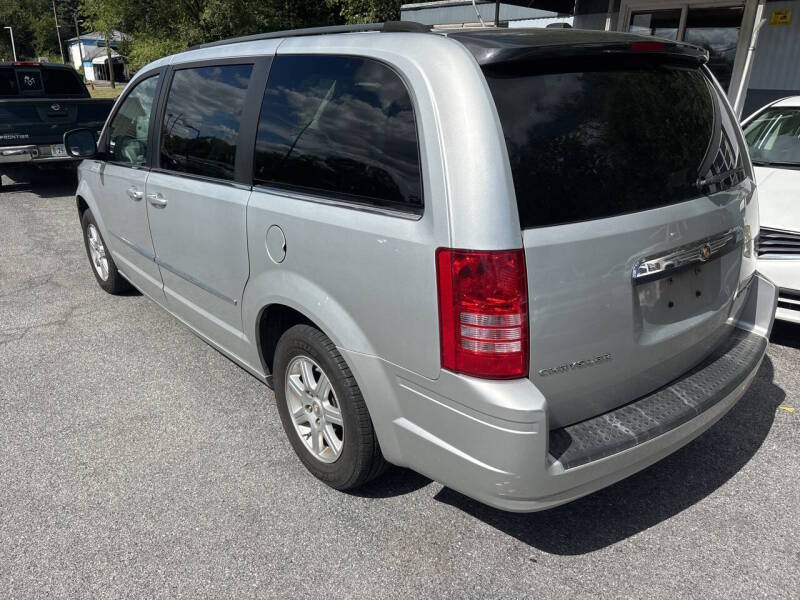 2010 Chrysler Town and Country thumbnail 11