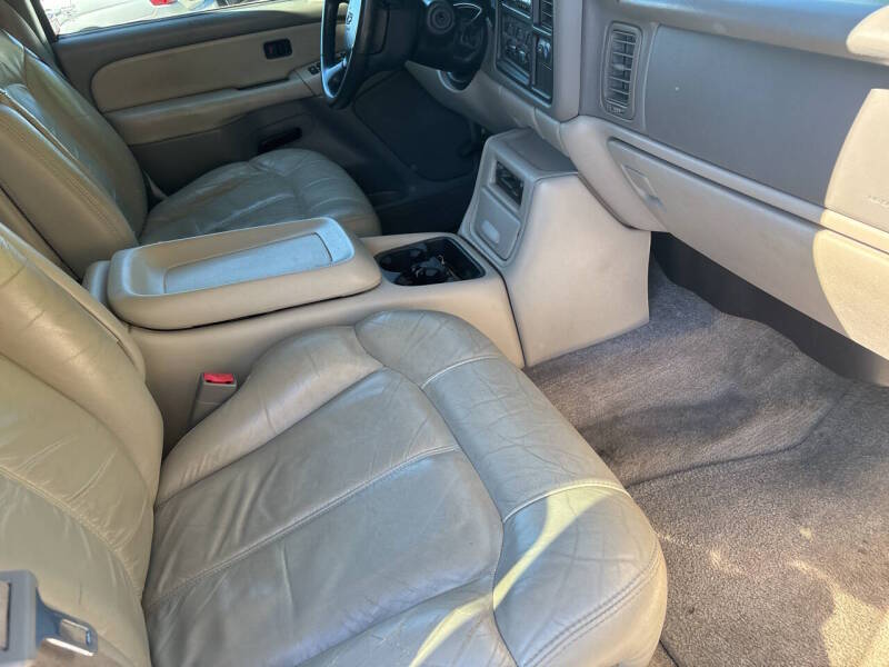 2002 Chevrolet Suburban thumbnail 8