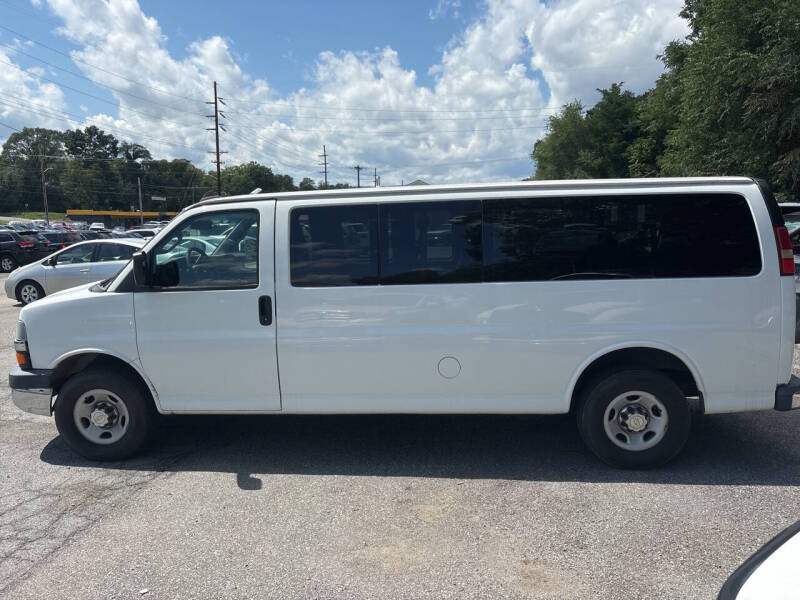 2016 Chevrolet Express thumbnail 6