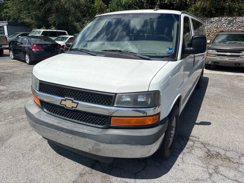 2016 Chevrolet Express thumbnail 2