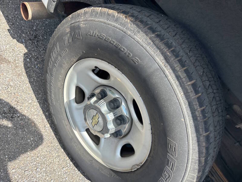 2016 Chevrolet Express thumbnail 16