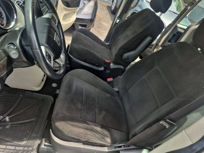 2013 Dodge Grand Caravan thumbnail 5