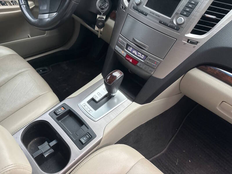 2013 Subaru Legacy thumbnail 10