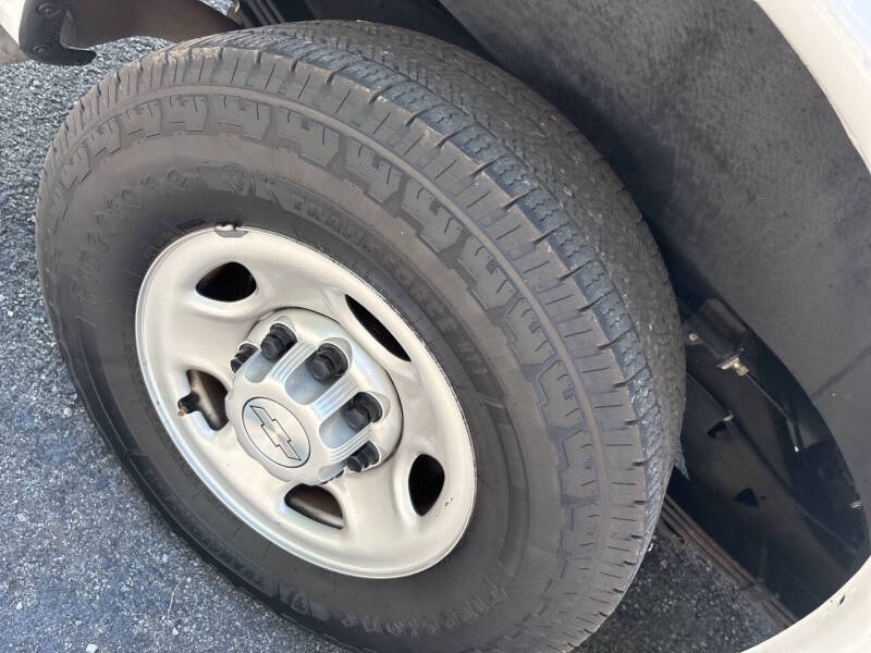 2020 Chevrolet Express thumbnail 18