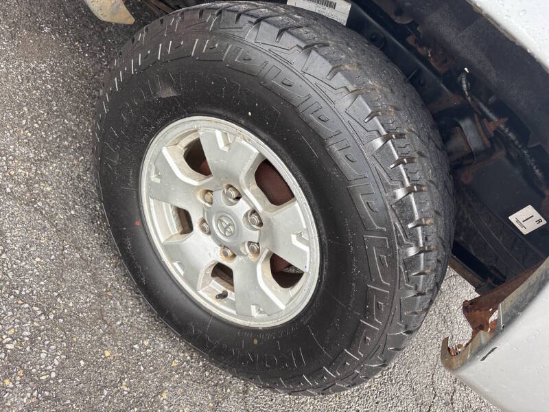 2009 Toyota Tacoma thumbnail 21