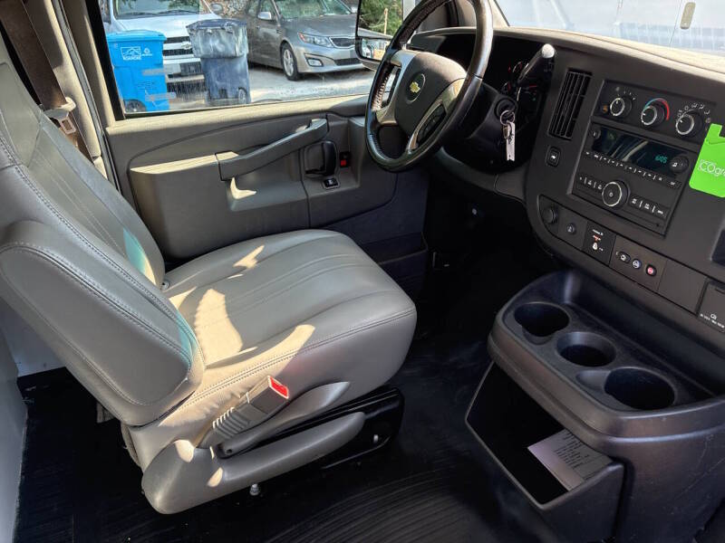 2018 Chevrolet Express thumbnail 14