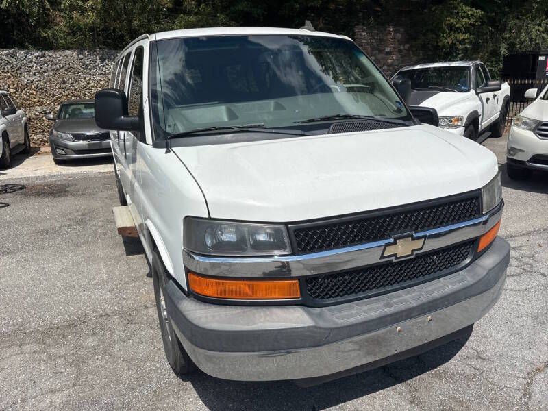 2016 Chevrolet Express thumbnail 3