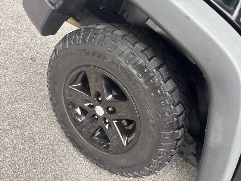2012 Jeep Wrangler thumbnail 12