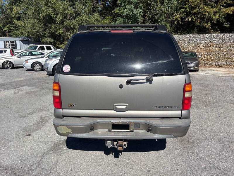 2002 Chevrolet Suburban thumbnail 11