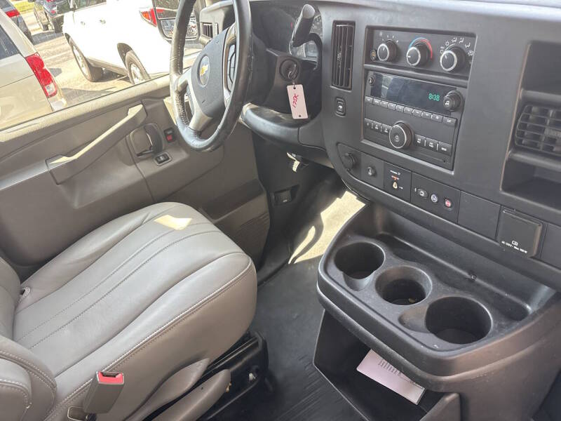 2018 Chevrolet Express thumbnail 11