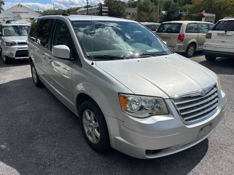 2010 Chrysler Town and Country thumbnail 4