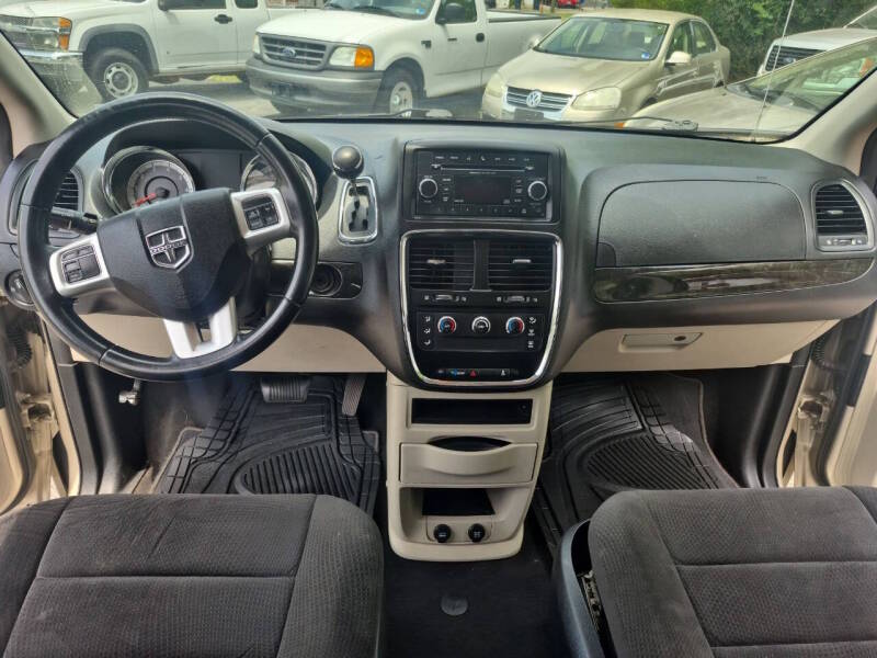 2013 Dodge Grand Caravan thumbnail 4
