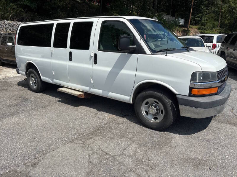 2016 Chevrolet Express thumbnail 4