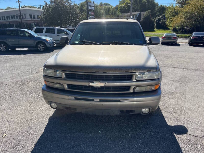 2002 Chevrolet Suburban thumbnail 3