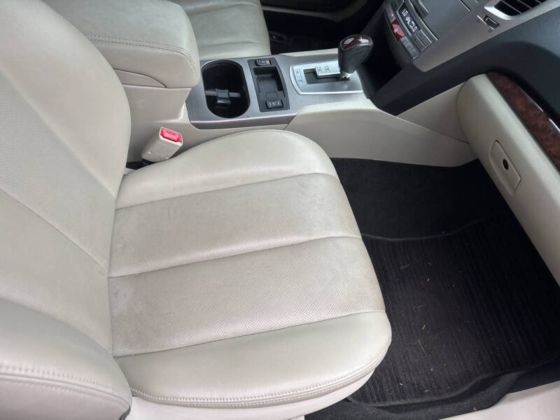 2013 Subaru Legacy thumbnail 11