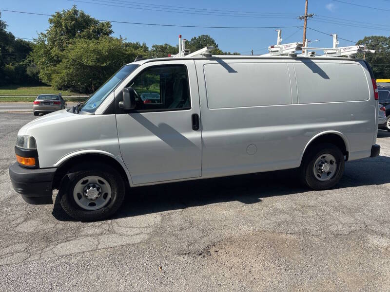 2018 Chevrolet Express thumbnail 4