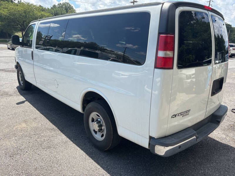 2016 Chevrolet Express thumbnail 8