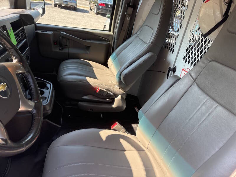 2018 Chevrolet Express thumbnail 12