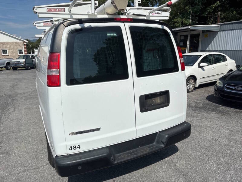 2018 Chevrolet Express thumbnail 9