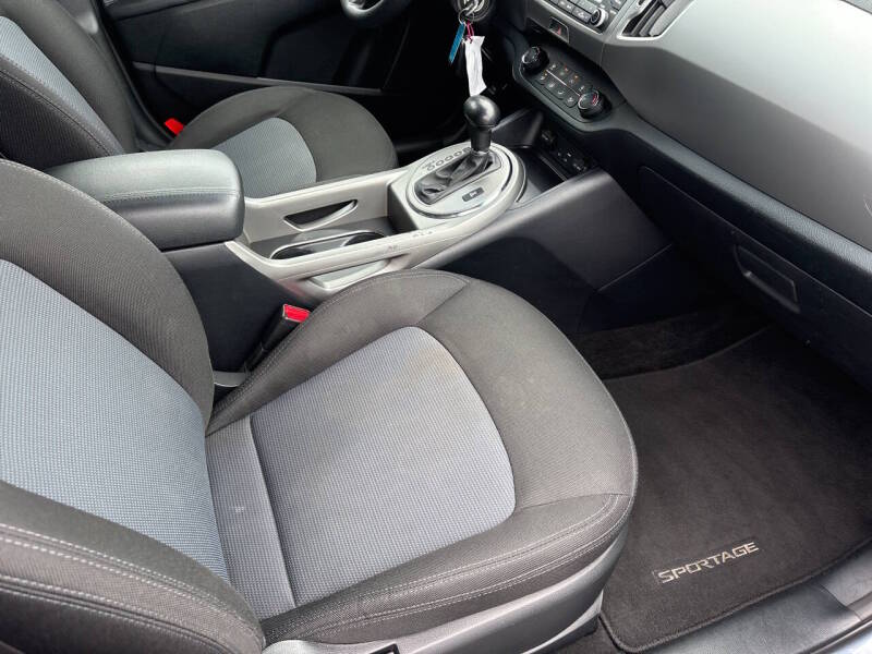 2016 Kia Sportage thumbnail 9