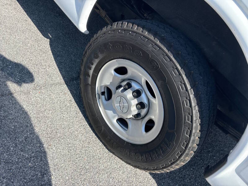 2020 Chevrolet Express thumbnail 17