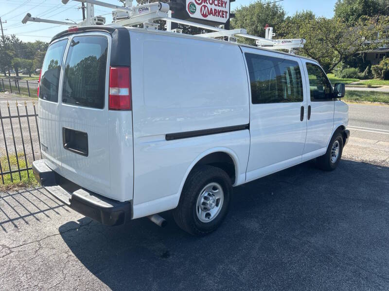 2018 Chevrolet Express thumbnail 7