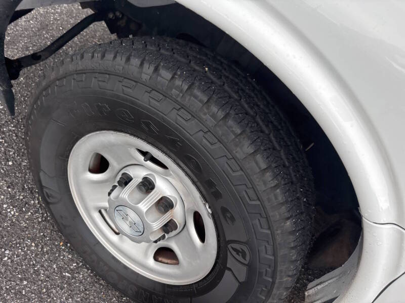 2018 Chevrolet Express thumbnail 18
