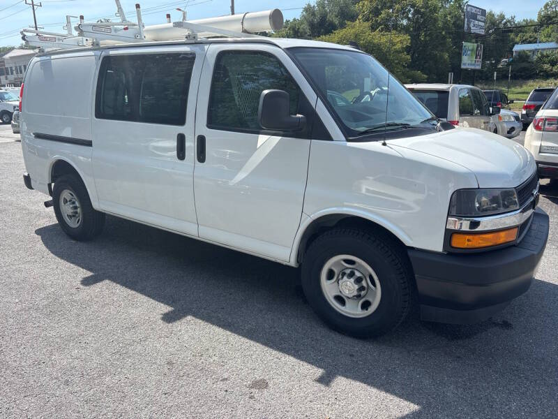 2018 Chevrolet Express thumbnail 3