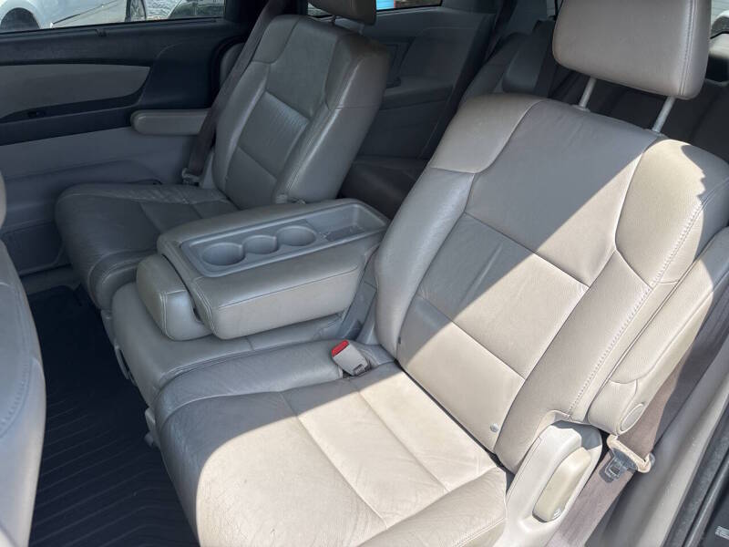 2011 Honda Odyssey thumbnail 12