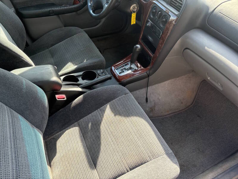 2004 Subaru Outback thumbnail 8