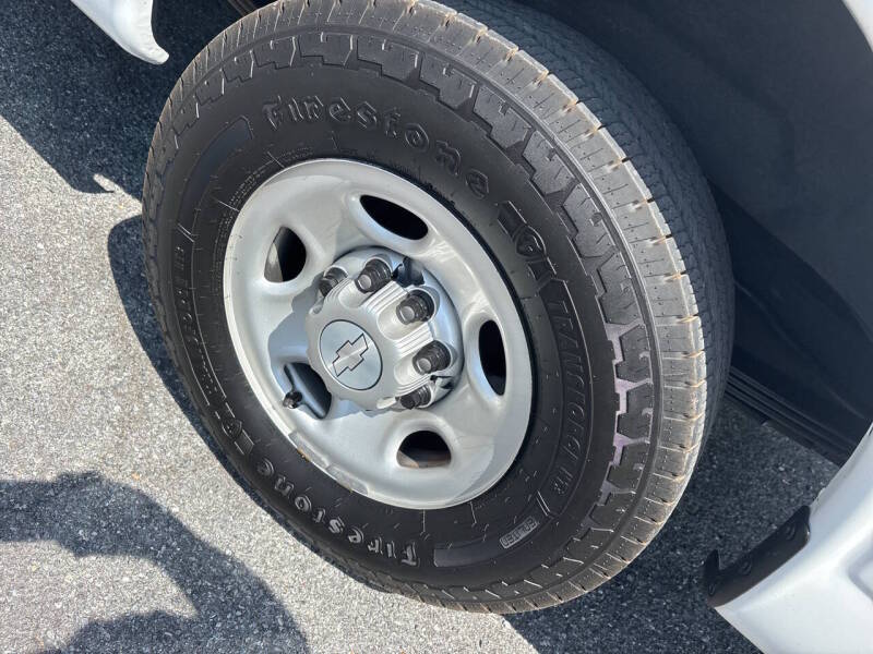 2020 Chevrolet Express thumbnail 21