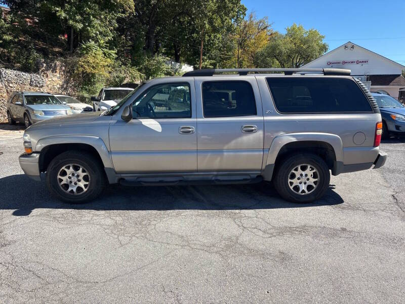 2002 Chevrolet Suburban thumbnail 17