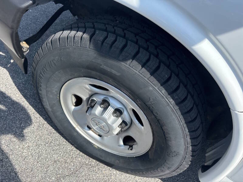 2018 Chevrolet Express thumbnail 18