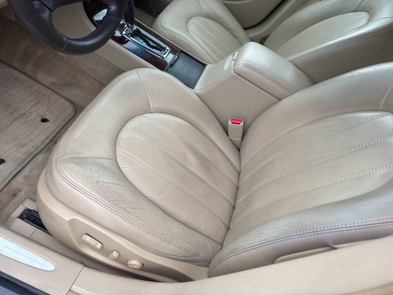 2011 Buick Lucerne thumbnail 11