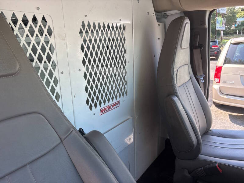 2020 Chevrolet Express thumbnail 12