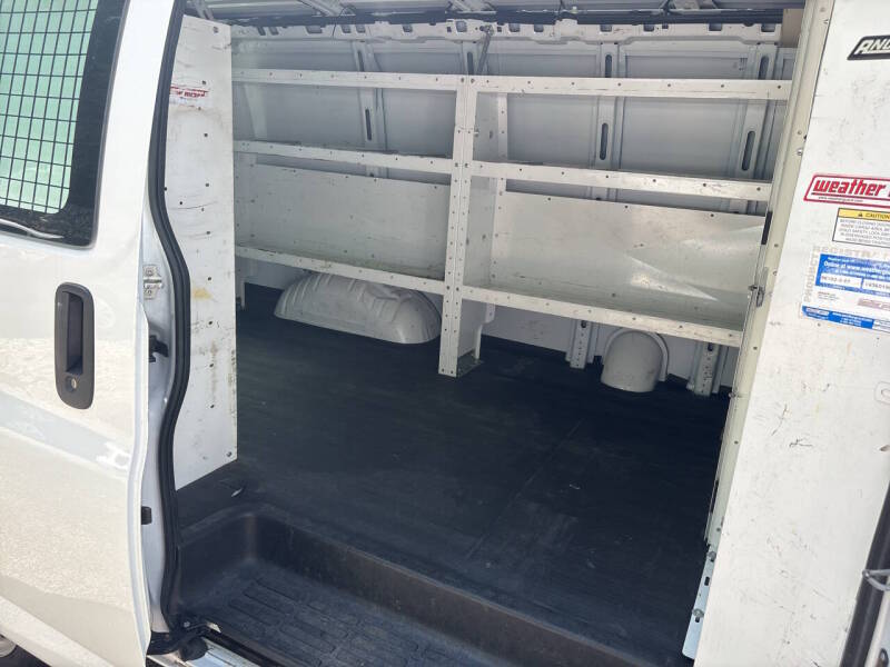2020 Chevrolet Express thumbnail 16