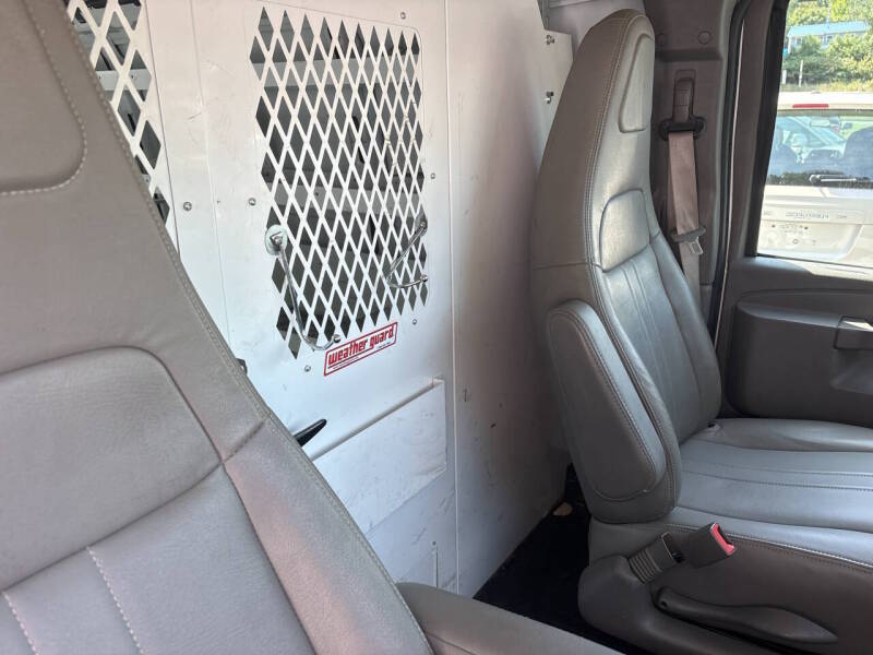 2018 Chevrolet Express thumbnail 13