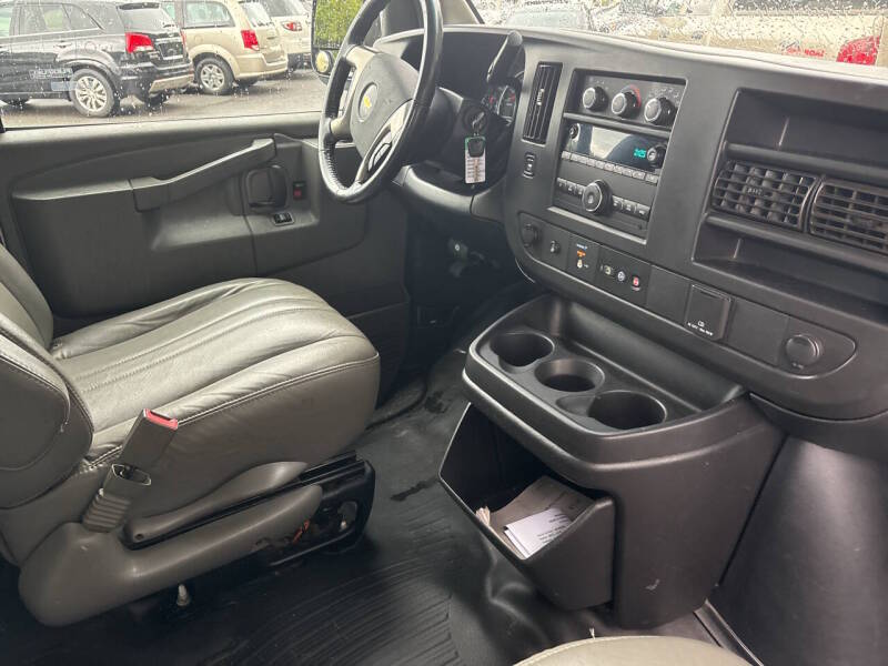 2018 Chevrolet Express thumbnail 10