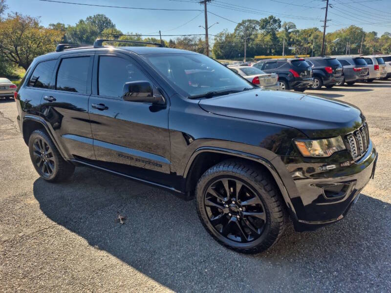 2017 Jeep Grand Cherokee thumbnail 3